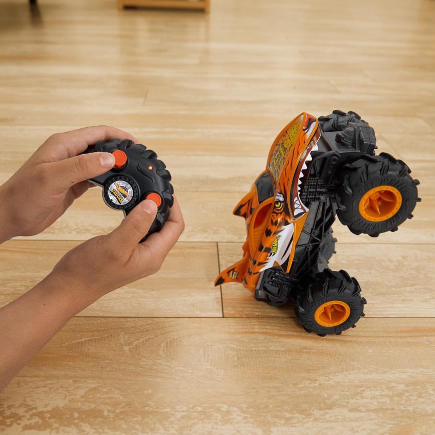 Vehículo HOT WHEELS Monster Trucks Tiger Shark 1:24