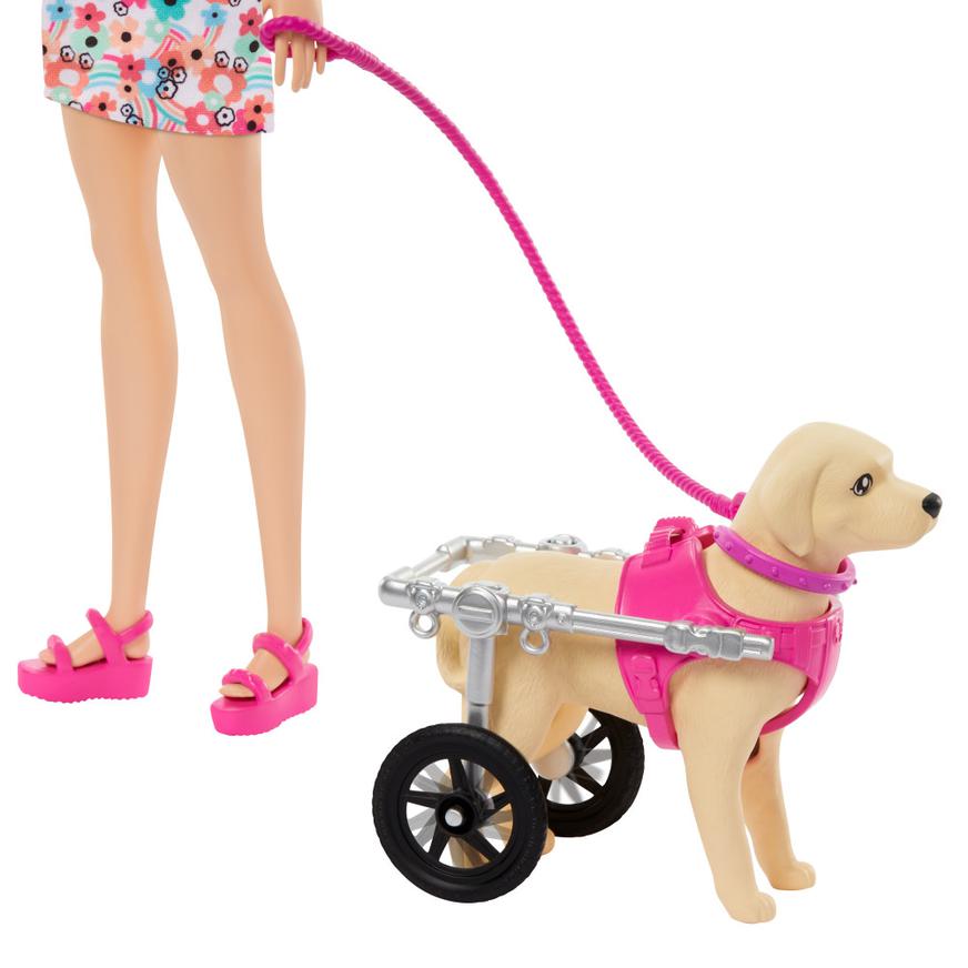 Muneca BARBIE Paseo Perrito Con Silla De Ruedas tailoy .pe